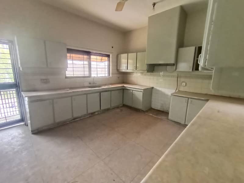 25 MARLA UPPER PORTION FOR RENT IN DHA PHASE 1 NEAR H BLOCK MARKET 13