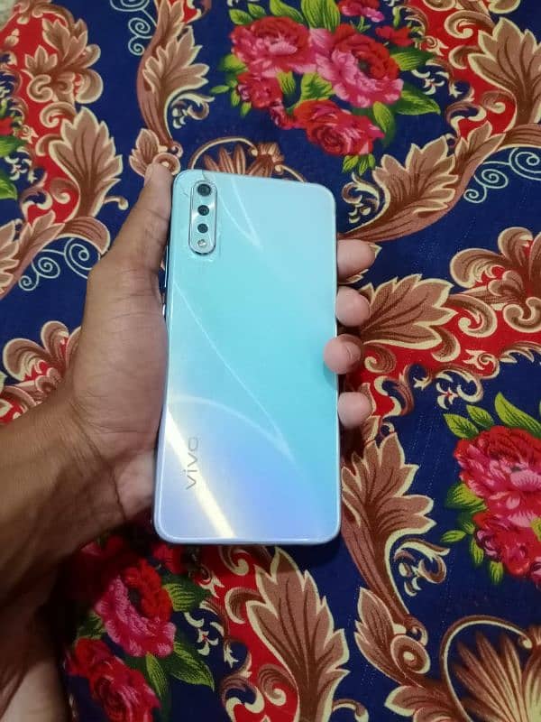 vivo s1 with box. 0