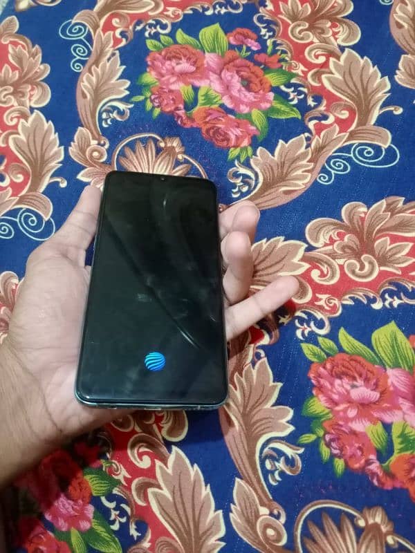 vivo s1 with box. 4