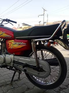 HONDA 125 RED