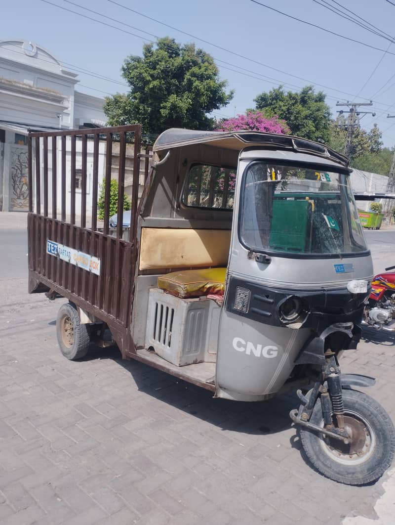 Tez Raftaar Cargo loader Rikshaw 1