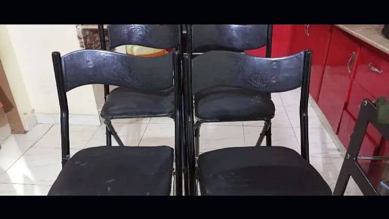 4 foldable counter chairs 0