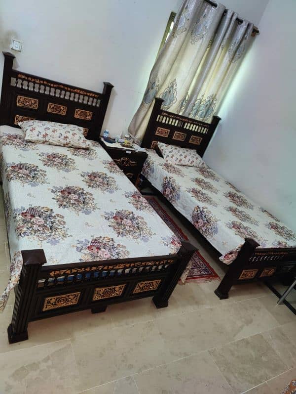 Chinioti single beds with mid table new 0