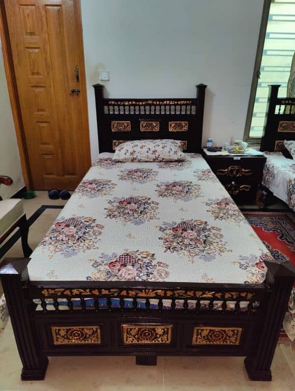Chinioti single beds with mid table new 1