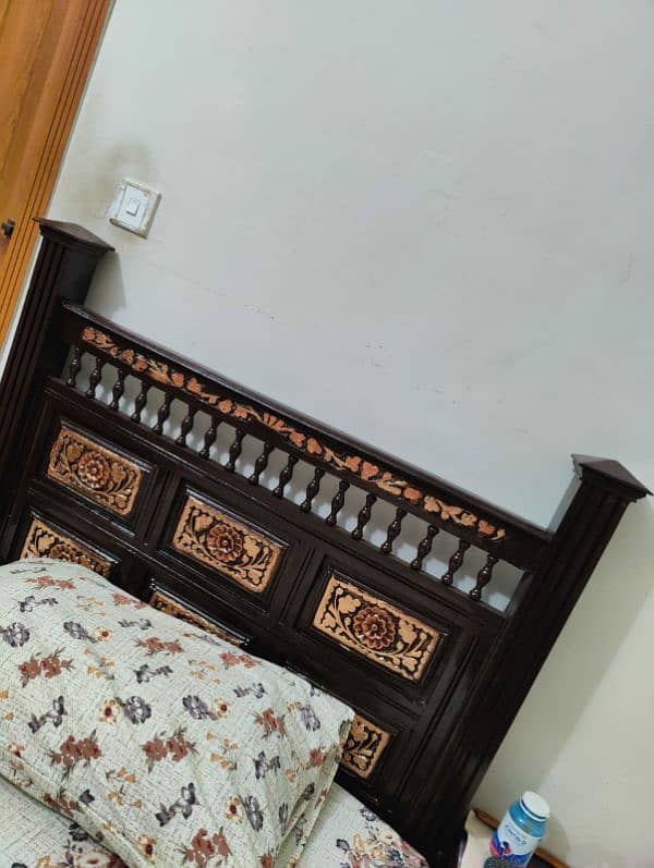 Chinioti single beds with mid table new 3