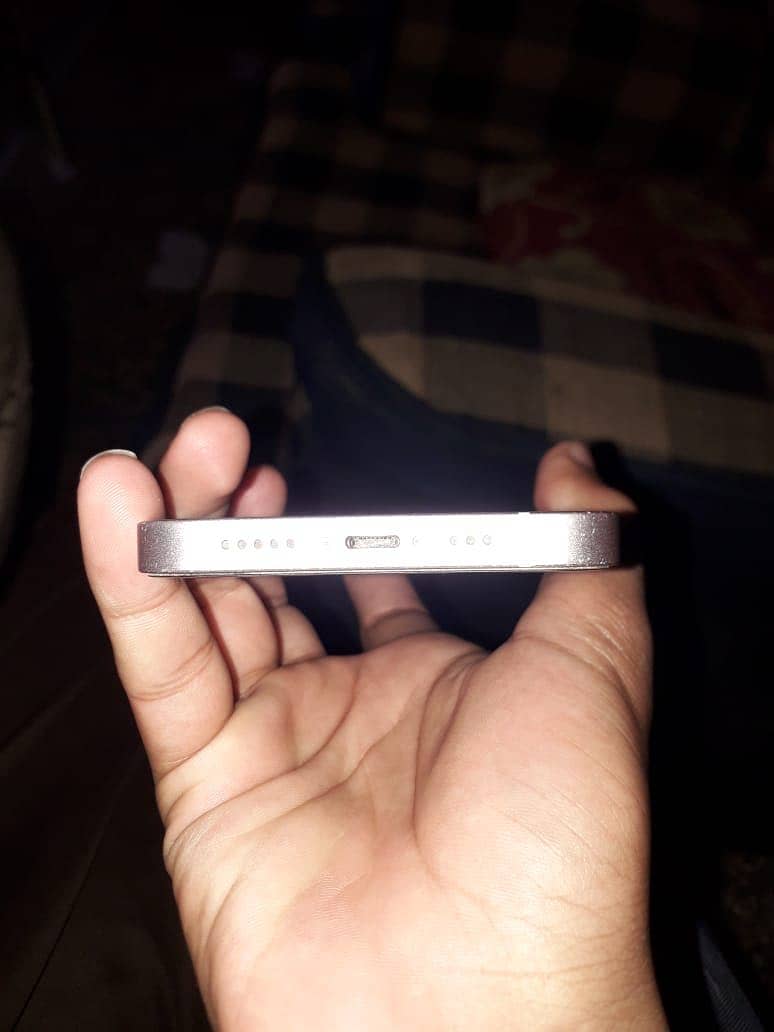 Iphone 13 water packbattery health 85 total guinue no boost to change 4