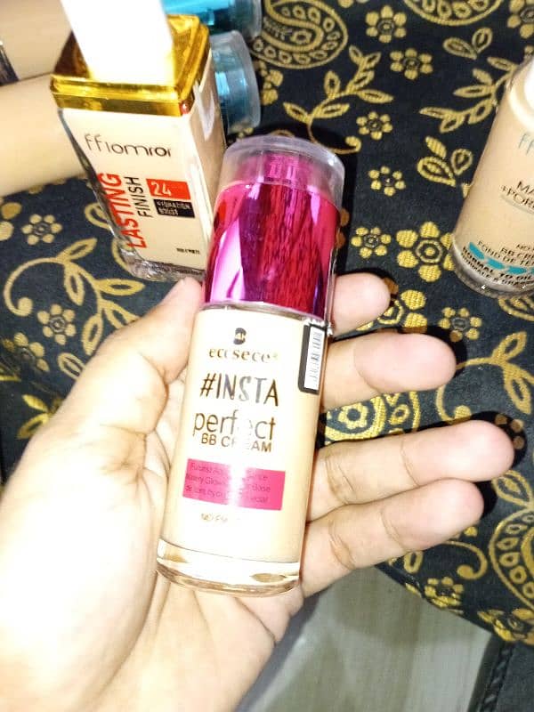 Foundation BB CREME/Primer Base 4