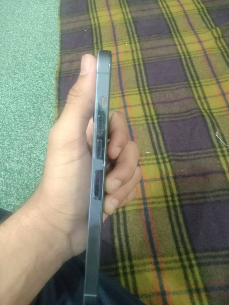 iPhone 13 Pro Max 92 battery Health factory unlock 2month sim time 1