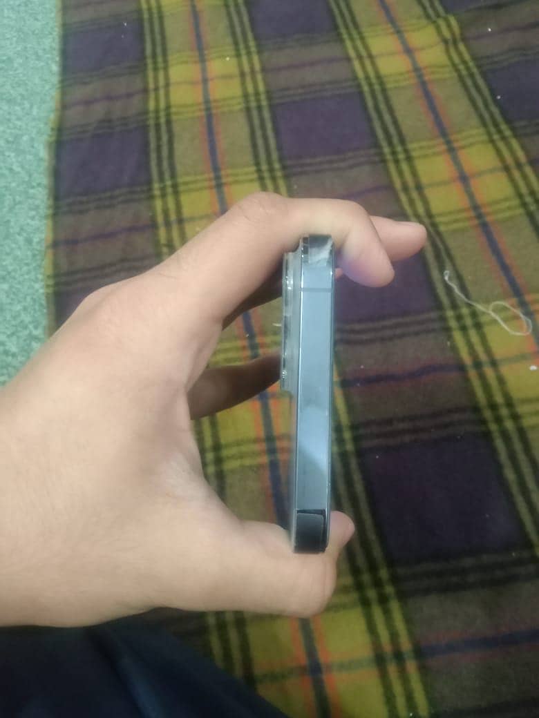 iPhone 13 Pro Max 92 battery Health factory unlock 2month sim time 3