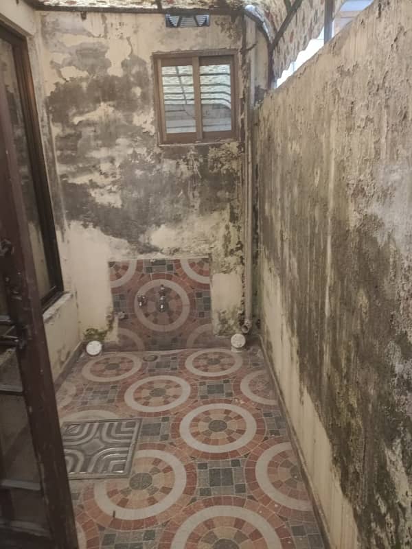 5 Marla Used House Is Available For Sale In Bahria Town Lahore AA Block Sector D 3
