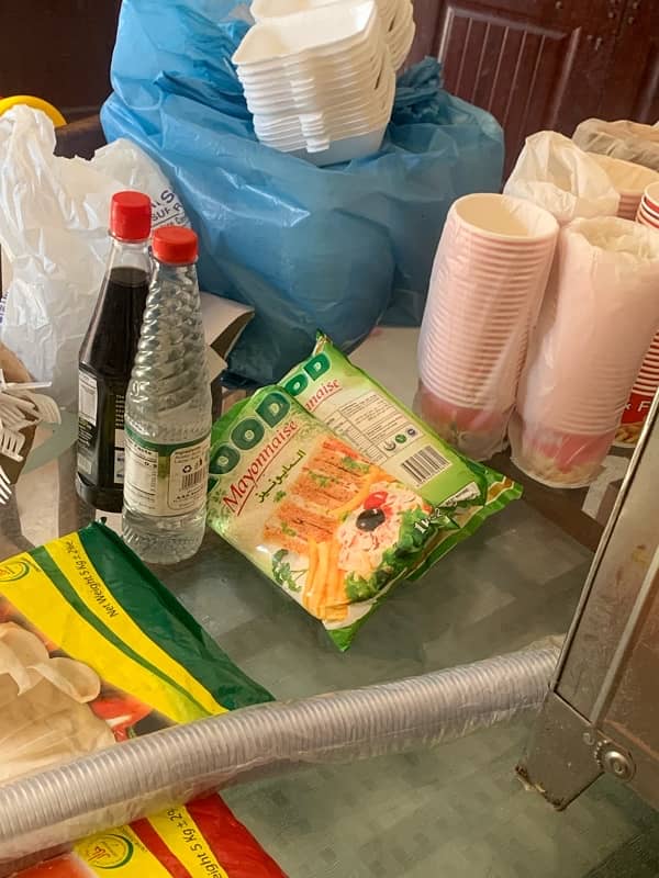 fryer , fries boxes , dips , spoons , plates 7