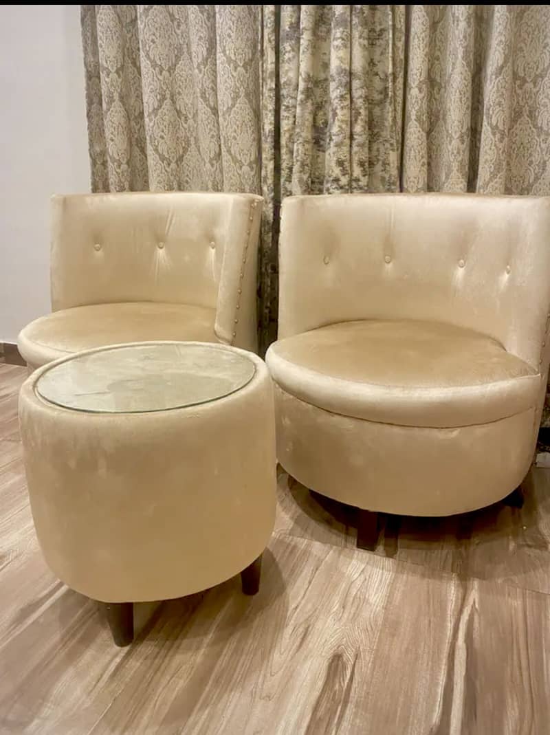 Chairs with table 0