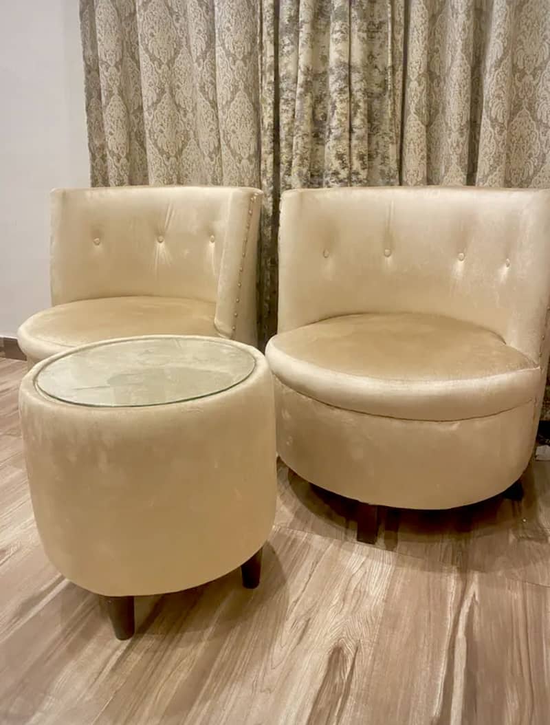 Chairs with table 2