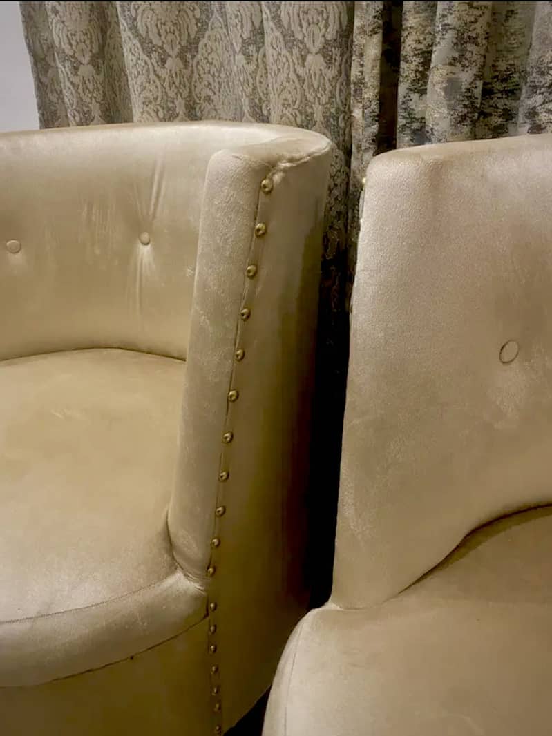 Chairs with table 5