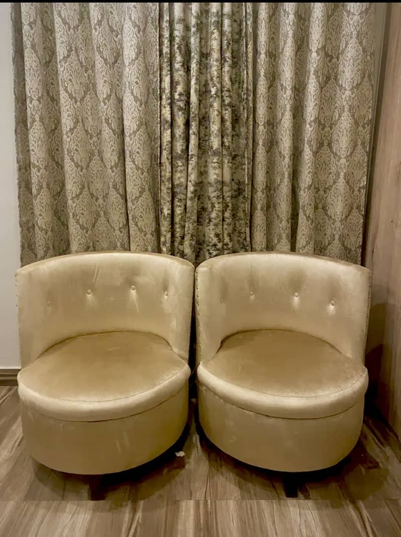 Chairs with table 6