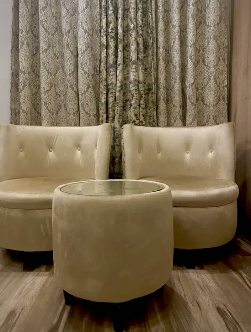 Chairs with table 8
