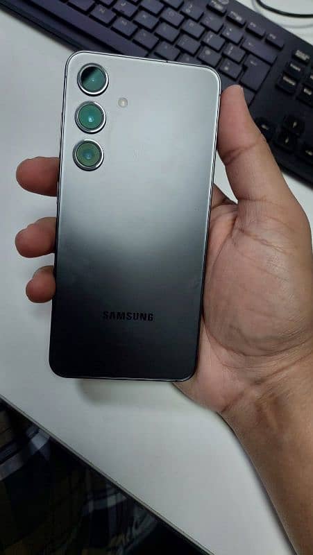 Samsung galaxy s24 8gb 128gb with box 0