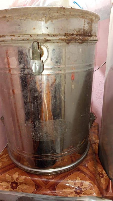 Water tank , kitchen appliances 1