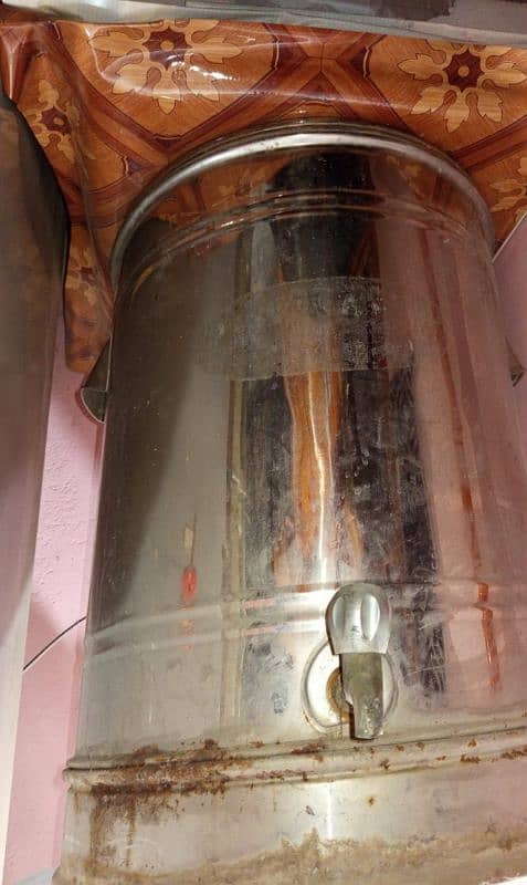 Water tank , kitchen appliances 4