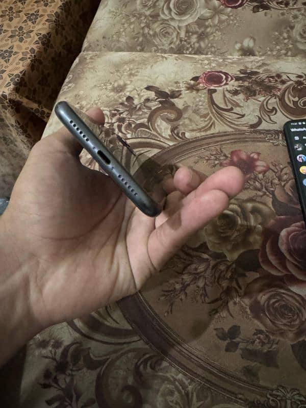 iphone 11 Non PTA 1