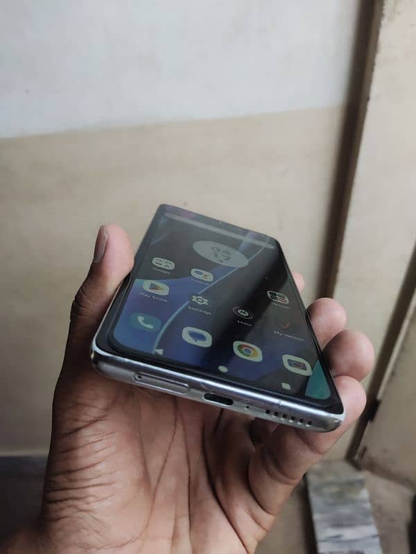 Motorola Moto Edge plus 5G UW (2022) 0