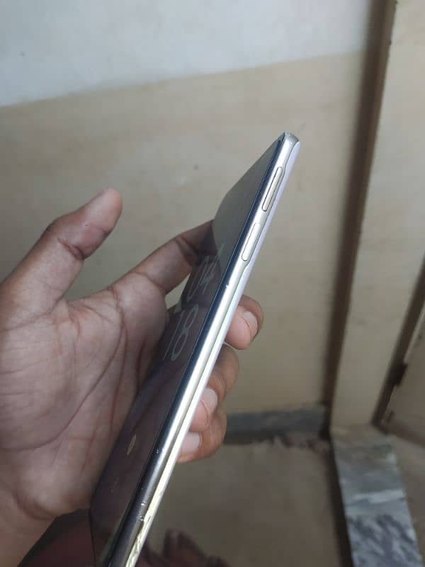 Motorola Moto Edge plus 5G UW (2022) 3