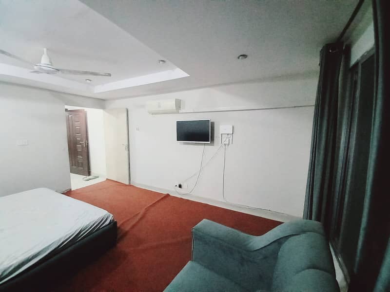 1 bedroom fully luxury furnished appartment available for rent in bahria town phase 4 Civic centre 1