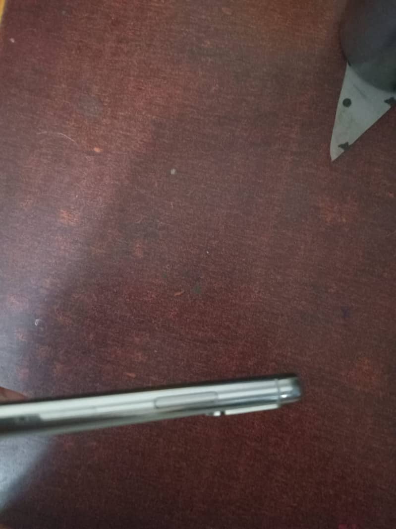 iPhone XS white 64 GB Non PTA 3
