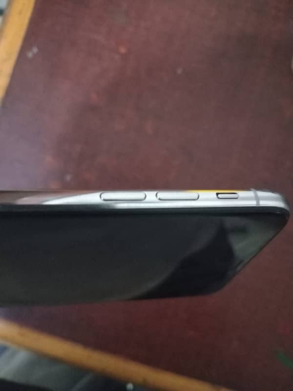 iPhone XS white 64 GB Non PTA 4