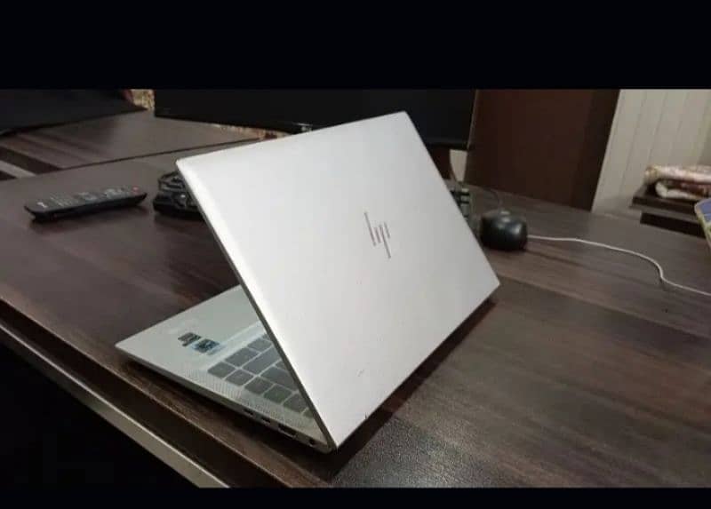 HP elitebook 840 aero g8 notebook 0