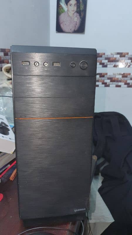 Desktop with monitor 0