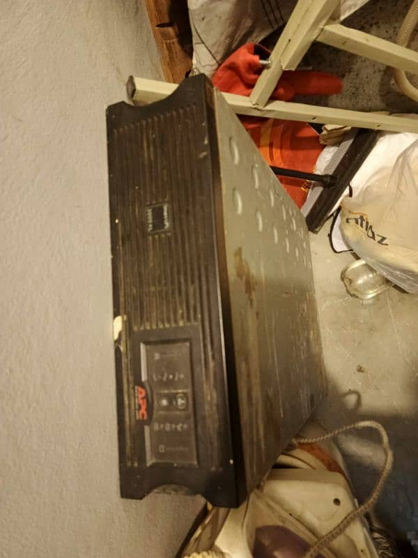 APC Max UPS Made in USA 3500 Watt 4 batteries supported 1