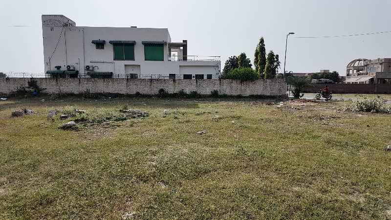 Corner 2 + 2 Kanal Pair Facing 4 Kanal For Sale In Paragon City-Executive Block Barki Road Lahore 7