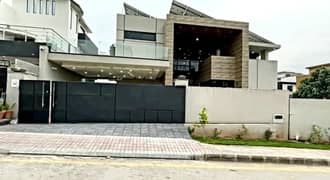Kanal Luxury Furnished House Available With Seven Bedrooms