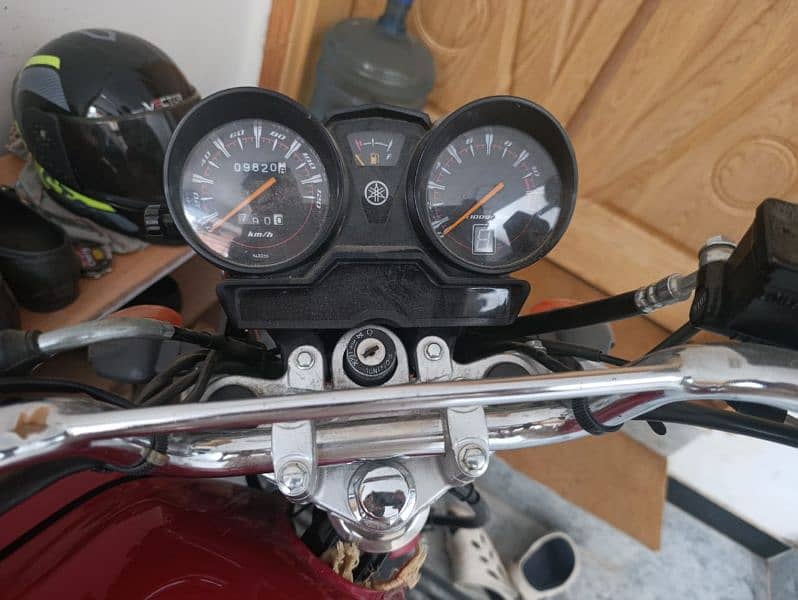 Yamaha YBR 8