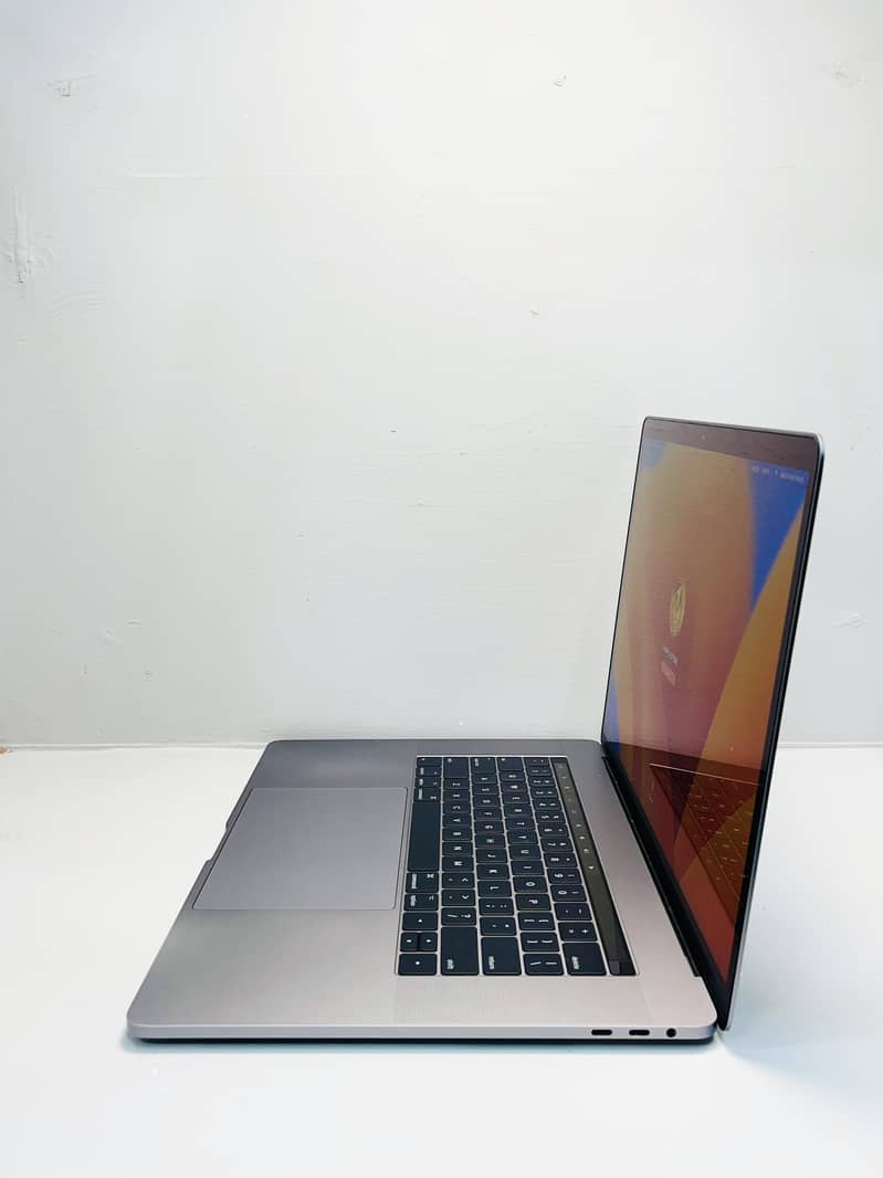 APPLE MACBOOK PRO 2017 WITH 1TB STORAGE 1