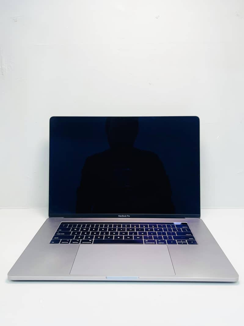 APPLE MACBOOK PRO 2017 WITH 1TB STORAGE 4
