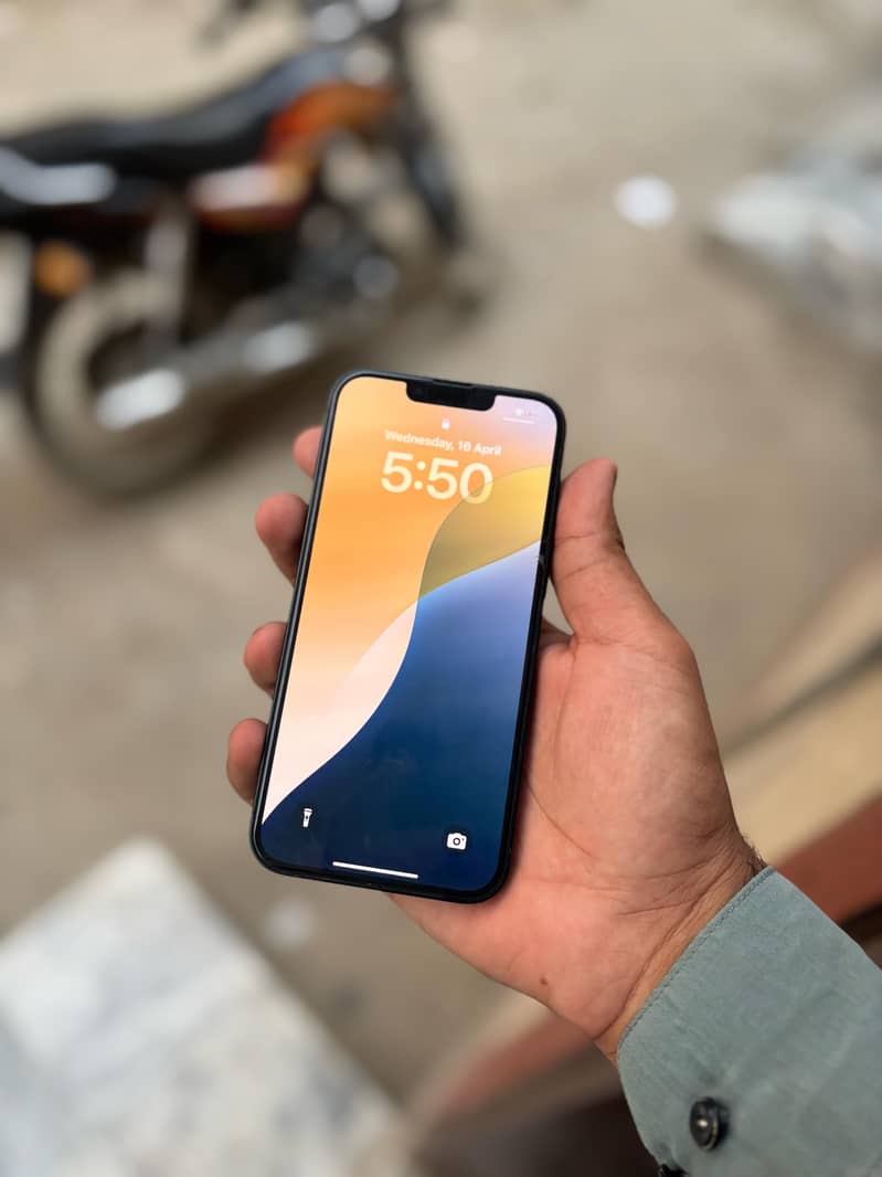 Iphone 13 with apple warranty 100%health 4