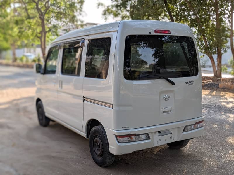 Daihatsu Hijet 2018 1