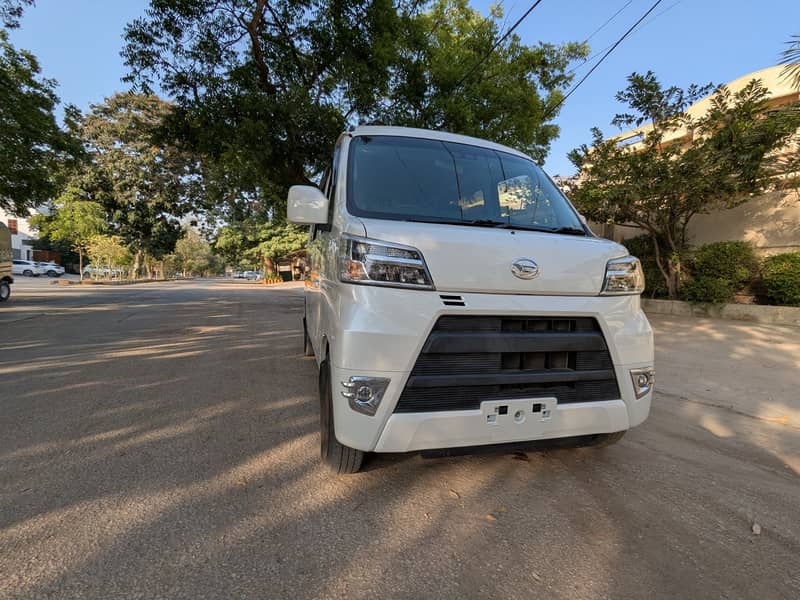 Daihatsu Hijet 2018 3