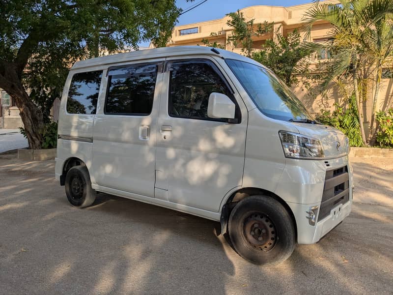 Daihatsu Hijet 2018 4