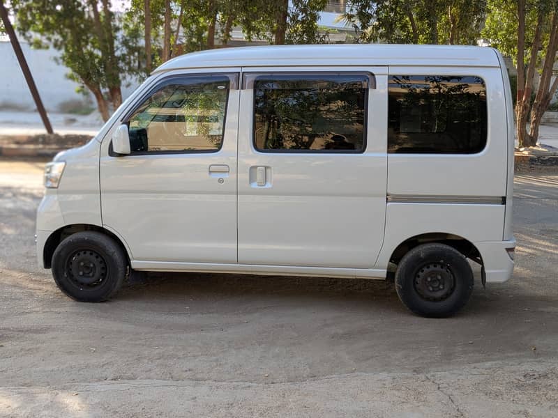 Daihatsu Hijet 2018 11