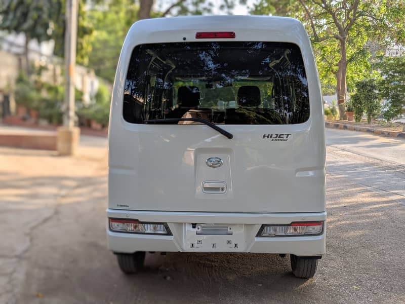 Daihatsu Hijet 2018 13