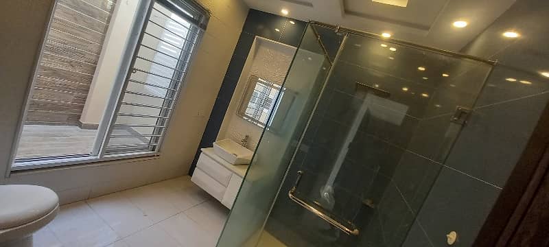 Only One Year Old Kanal 3 Bed Upper Portion For Rent In Dha Phase 4 CC Block 4