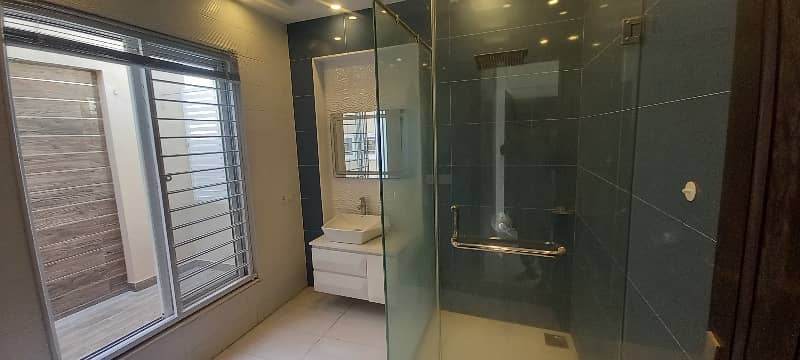 Only One Year Old Kanal 3 Bed Upper Portion For Rent In Dha Phase 4 CC Block 5