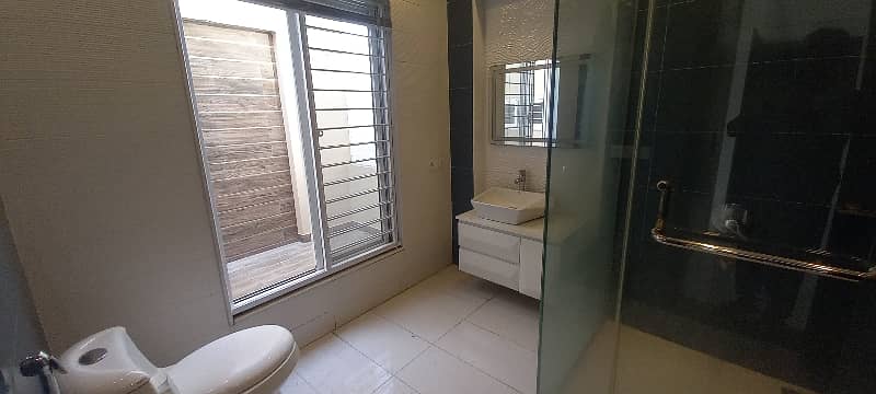 Only One Year Old Kanal 3 Bed Upper Portion For Rent In Dha Phase 4 CC Block 6