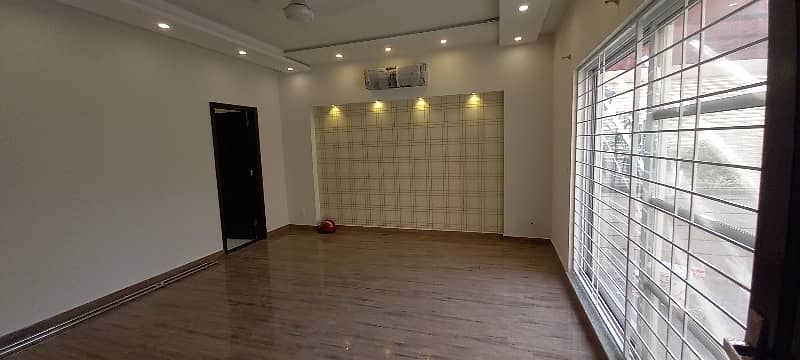 Only One Year Old Kanal 3 Bed Upper Portion For Rent In Dha Phase 4 CC Block 14