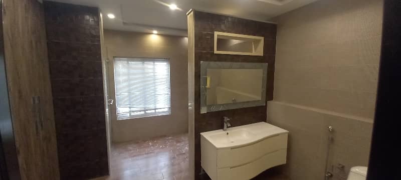 Only One Year Old Kanal 3 Bed Upper Portion For Rent In Dha Phase 4 CC Block 15