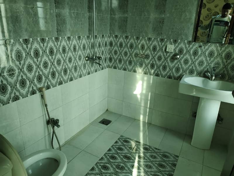 10 Marla Upper Portion For Rent For Office And Family Residents Both Options Available Very Hot Location Wapda Town Starting Block With Lower Rentil Party Gass ,Electric Meter And Water Available 9