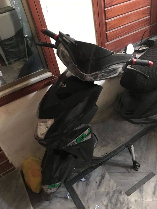 YJ future scooty 6